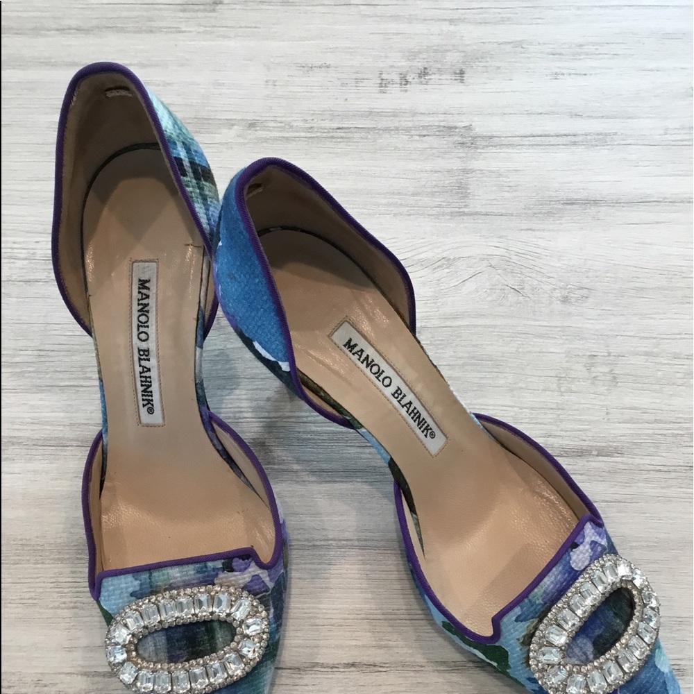 Manolo Blahnik beautiful D’Orsay  3”heels, soft blue pattern